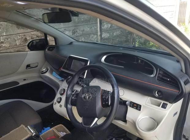 Toyota Sienta 2018 Silver