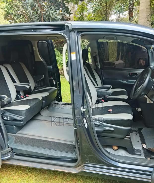 Toyota Voxy 2017 Gray