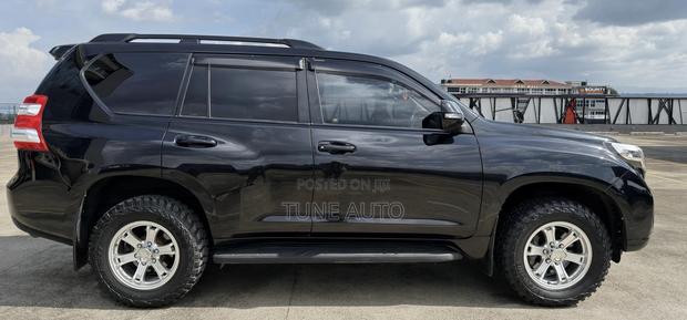 Toyota Land Cruiser Prado 2017 Black