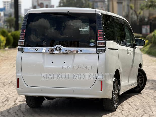 Toyota Voxy 2019 White