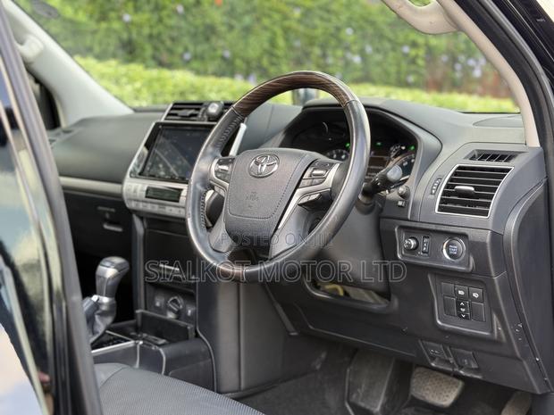 Toyota Land Cruiser Prado 2.7 2021 Black