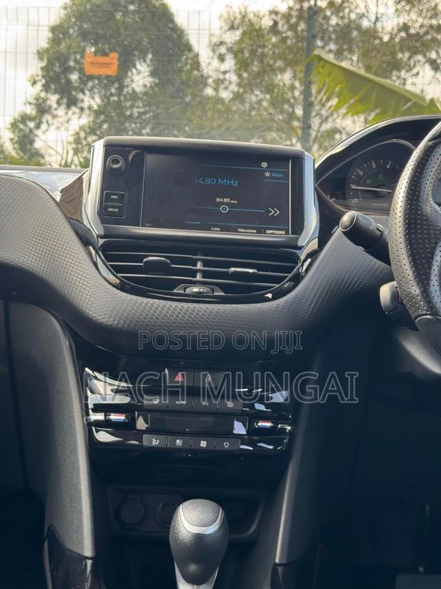 Peugeot 2008 2019 Red