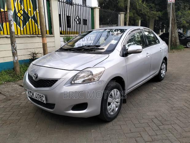 Toyota Belta 2010 Silver
