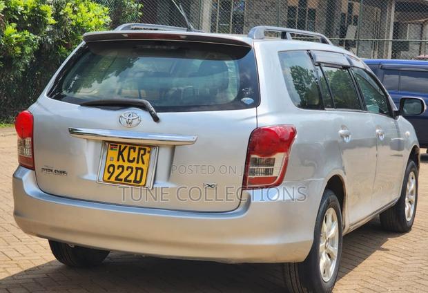 Toyota Corolla Fielder 2011 Silver