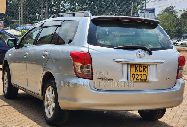 Toyota Corolla Fielder 2011 Silver