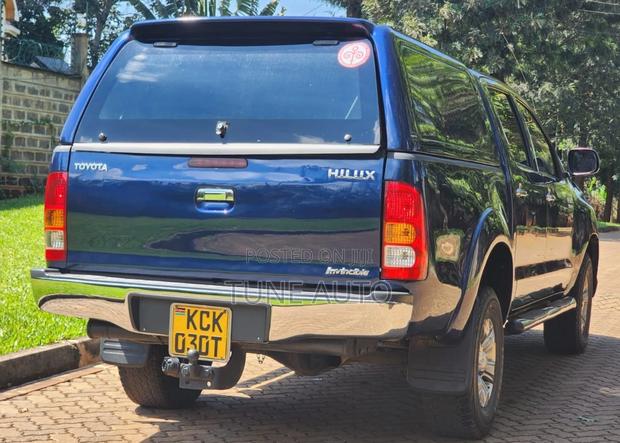 Toyota Hilux 2010 Blue