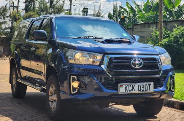 Toyota Hilux 2010 Blue