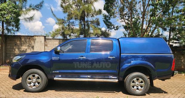Toyota Hilux 2010 Blue
