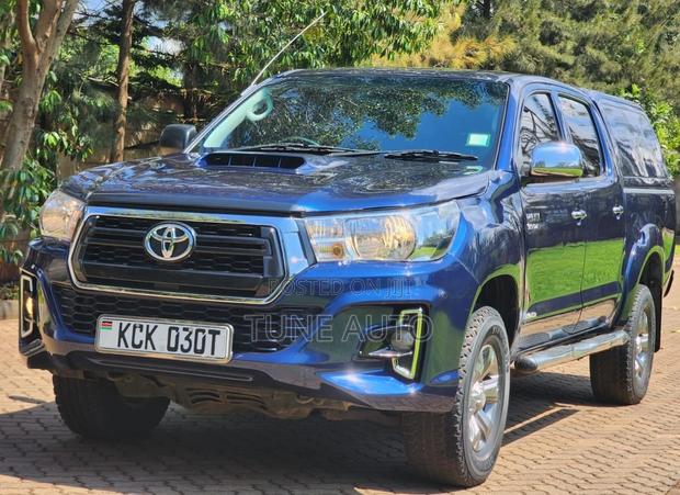 Toyota Hilux 2010 Blue
