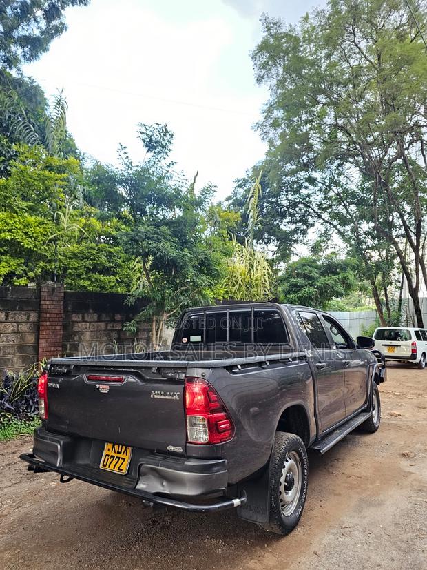 Toyota Hilux Revo Double Cab Deisel 2.4 AWD 2021 Gray