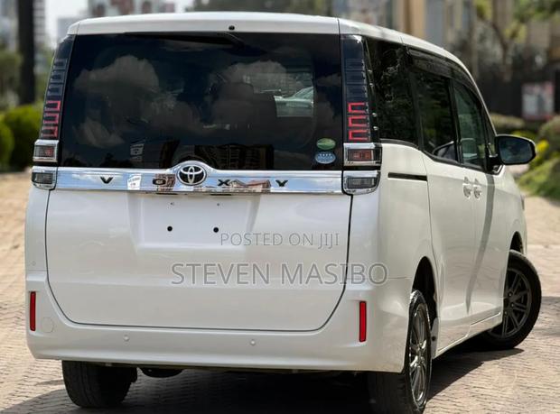 Toyota Voxy 2019 White
