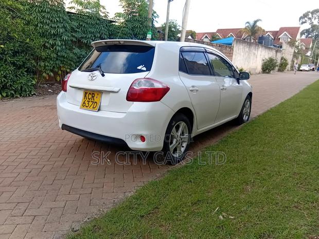 Toyota Auris 2011 Pearl