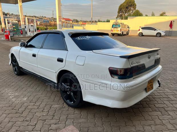 Toyota Mark II 2.0 RWD 2004 White