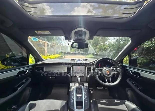 Porsche Macan GTS 2018 Black