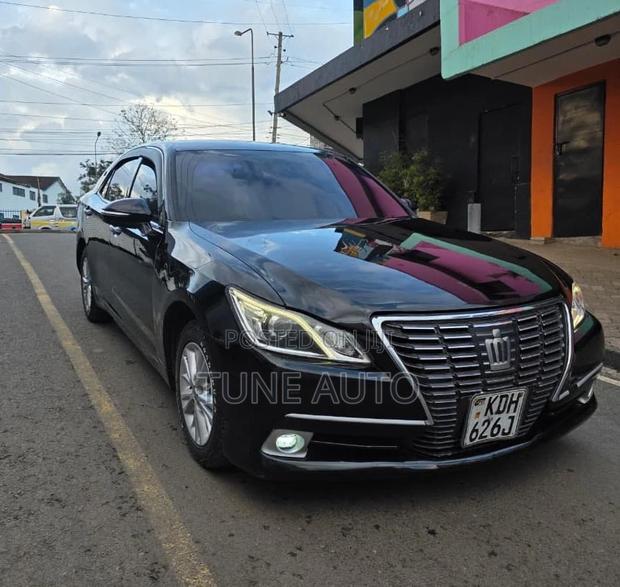 Toyota Crown 2015 Black