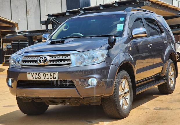 Toyota Fortuner 2011 Gray