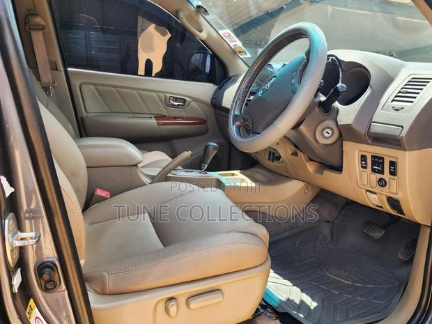 Toyota Fortuner 2011 Gray
