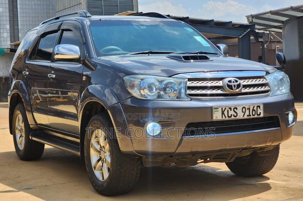 Toyota Fortuner 2011 Gray