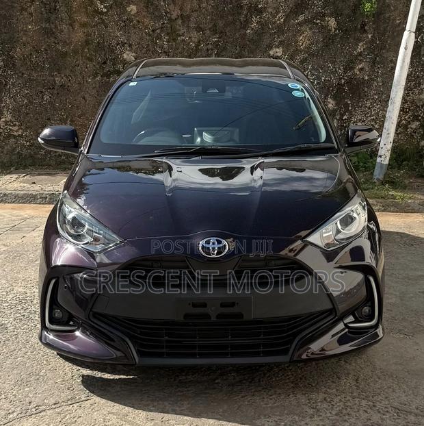 Toyota Yaris 2020 Maroon