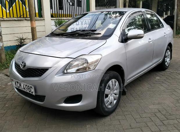 Toyota Belta 2010 Silver