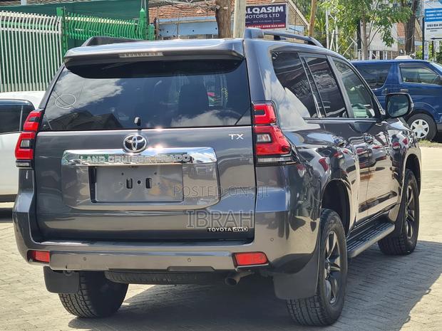 Toyota Land Cruiser Prado 2019 Gray