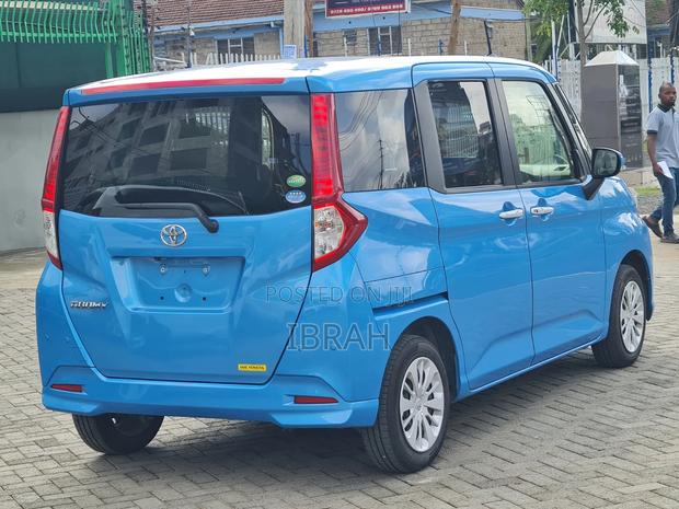 Toyota Roomy 2019 Blue