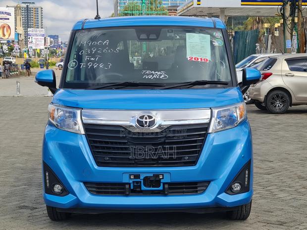 Toyota Roomy 2019 Blue
