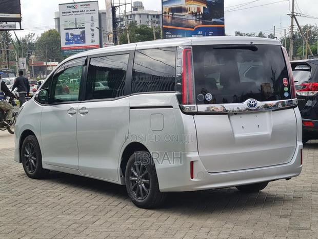 Toyota Noah 2019 Silver