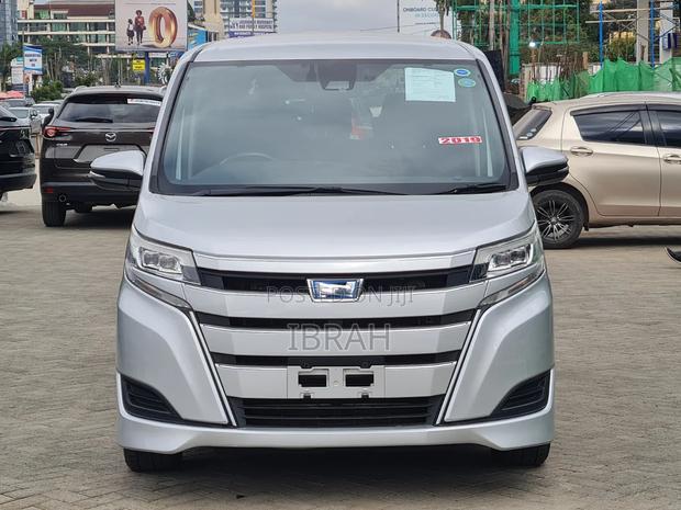 Toyota Noah 2019 Silver