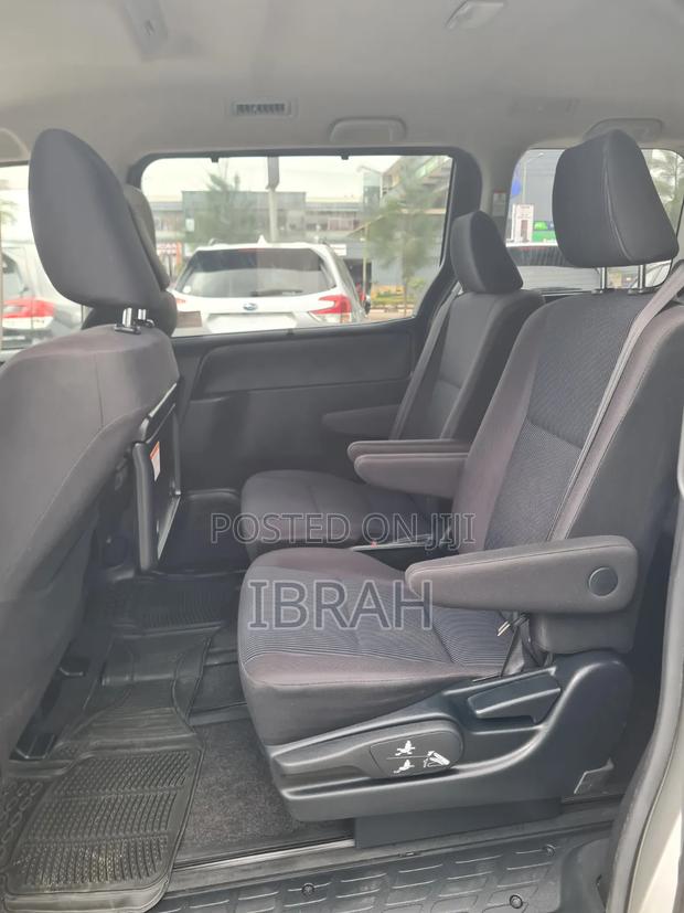 Toyota Noah 2019 Silver