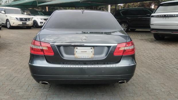 Mercedes-Benz E300 2009 Gray