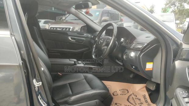 Mercedes-Benz E300 2009 Gray