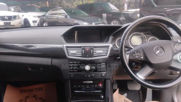 Mercedes-Benz E300 2009 Gray