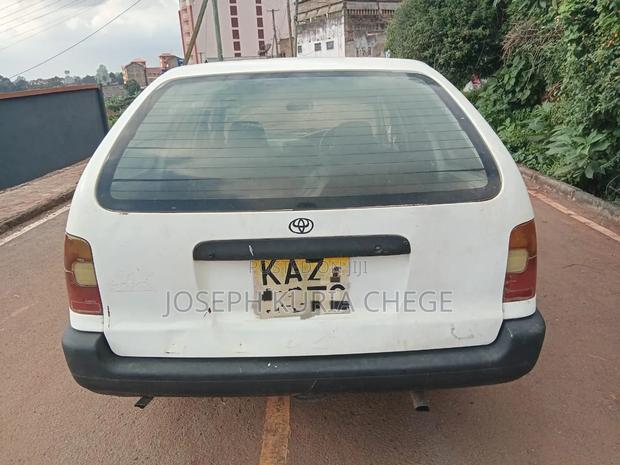 Toyota Corolla 2000 White