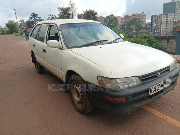 Toyota Corolla 2000 White