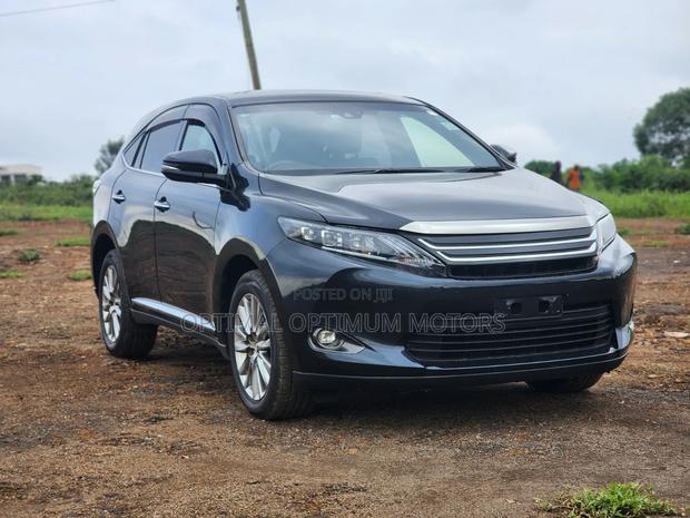 Toyota Harrier 2.0 2014