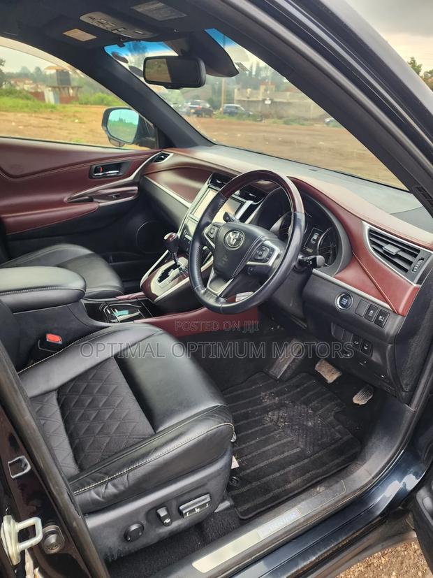 Toyota Harrier 2.0 2014