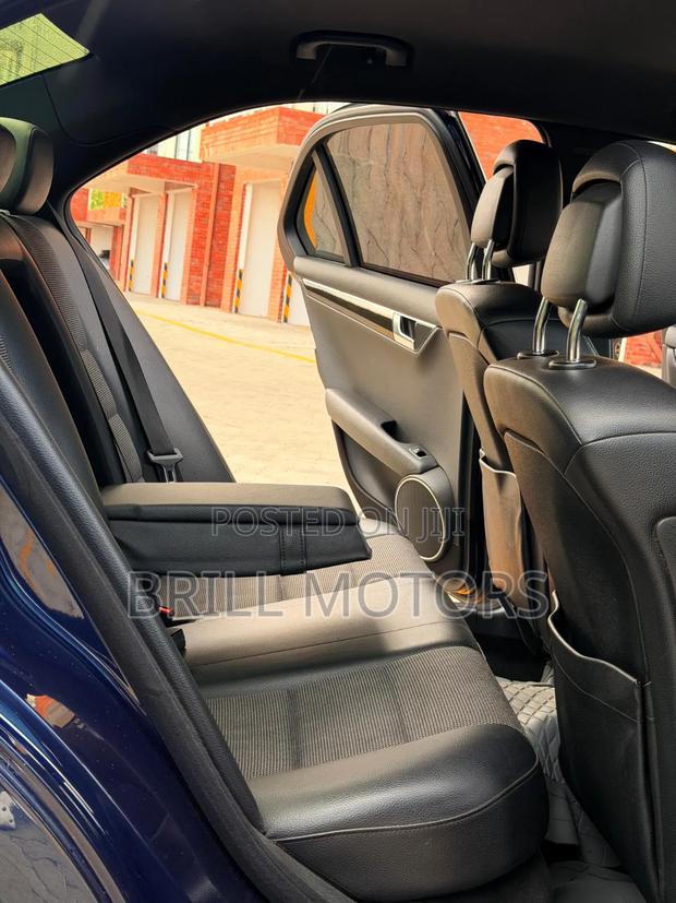 Mercedes-Benz C200 2012 Blue