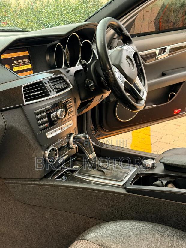 Mercedes-Benz C200 2012 Blue