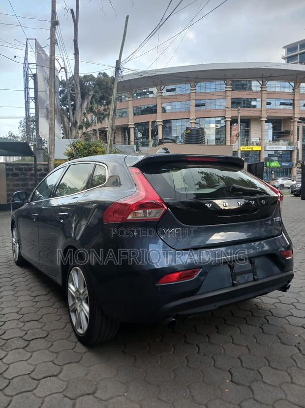 Volvo V40 2020 Gray