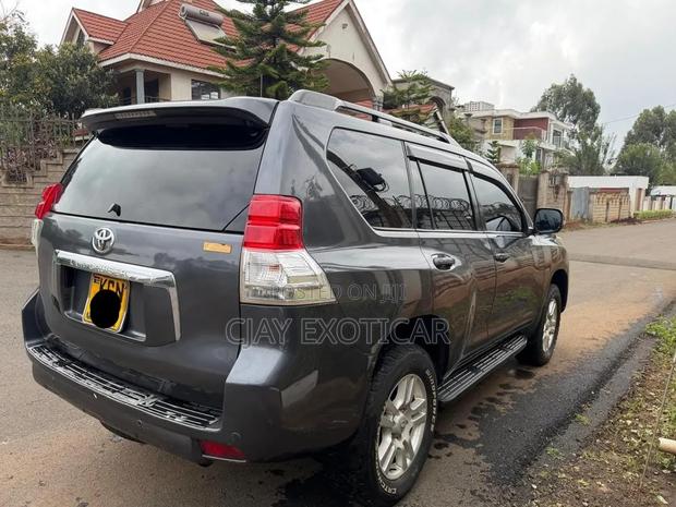 Toyota Land Cruiser Prado 3.0 TD 2011 Gray