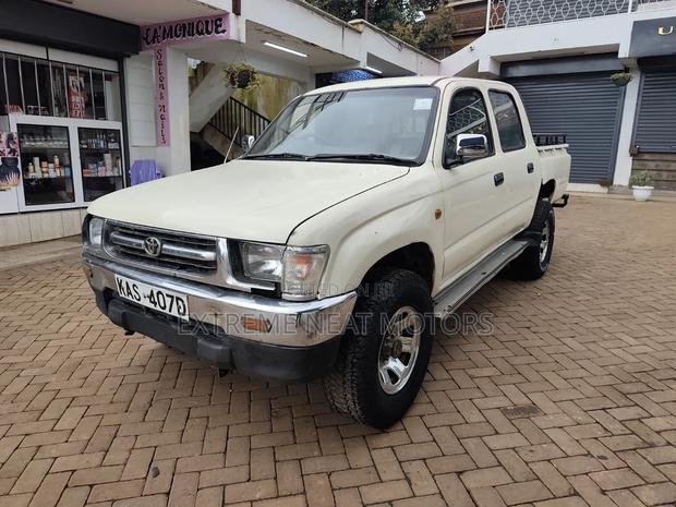 Toyota Hilux 2800 Raider D-Cab 2004 Yellow