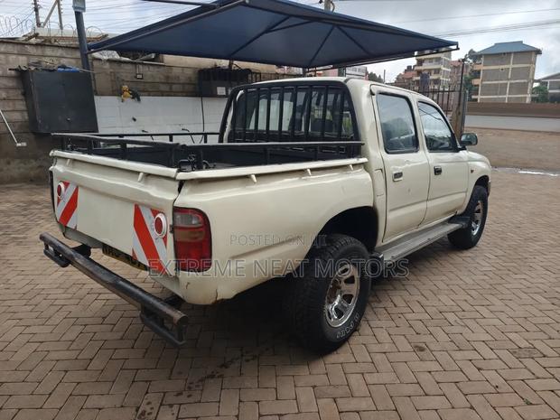 Toyota Hilux 2800 Raider D-Cab 2004 Yellow