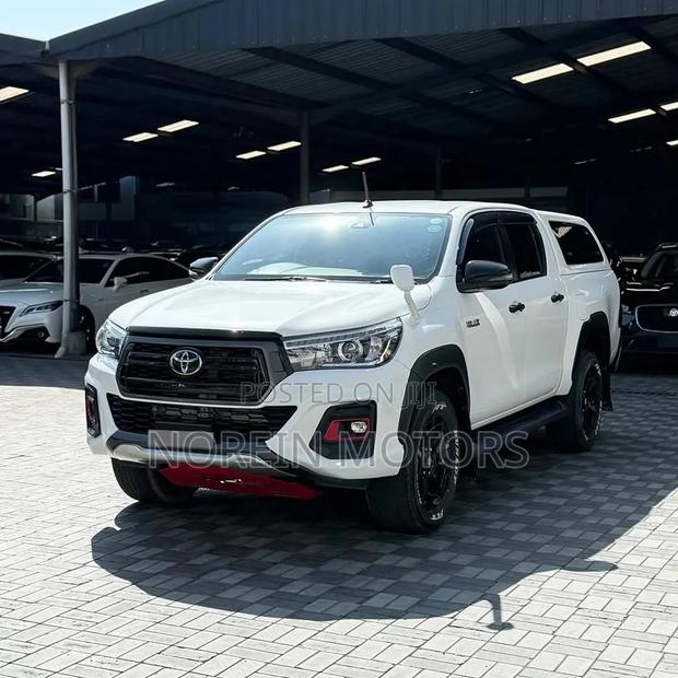 Toyota Hilux Revo Double Cab Petrol 2.7 AWD 2021 White