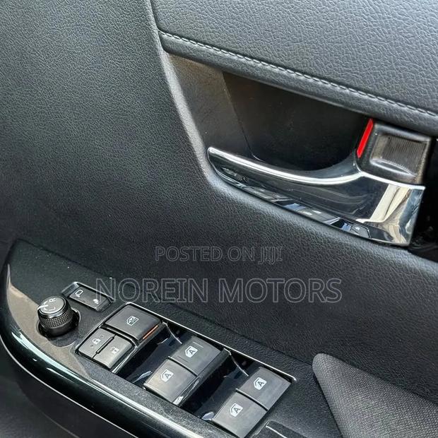 Toyota Hilux Revo Double Cab Petrol 2.7 AWD 2021 White