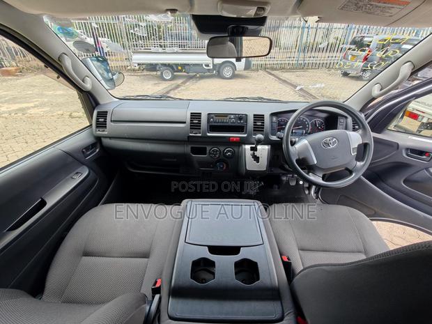 Toyota HiAce 2018 Silver