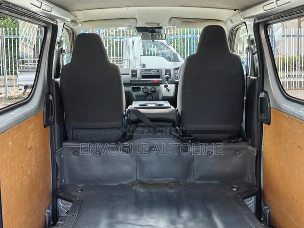 Toyota HiAce 2018 Silver