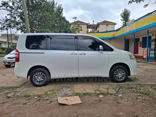 Toyota Noah 2013 White