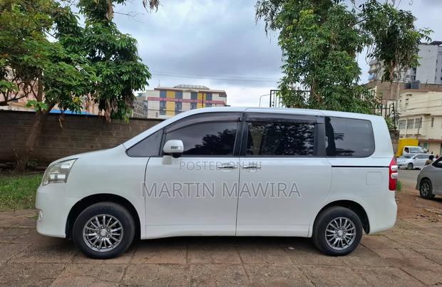 Toyota Noah 2013 White