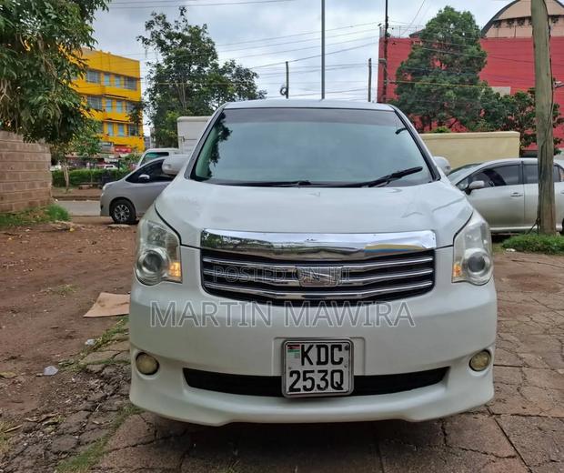 Toyota Noah 2013 White